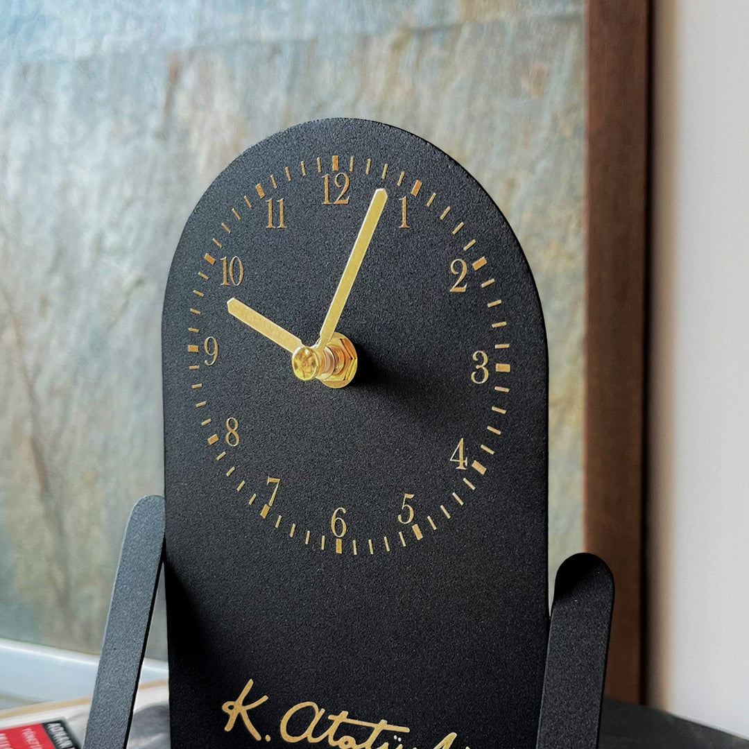 Kişiye Özel Masaüstü Metal Atatürk İmzası ve Saat - APS176